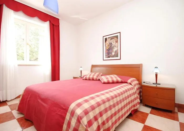 Apartment With A Parking Space - 7113 Rovinj