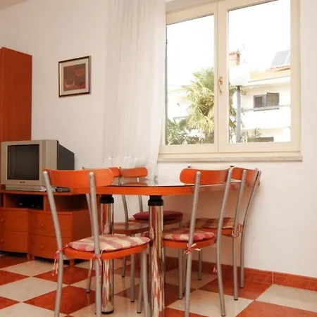 Apartman With A Parking Space - 7113