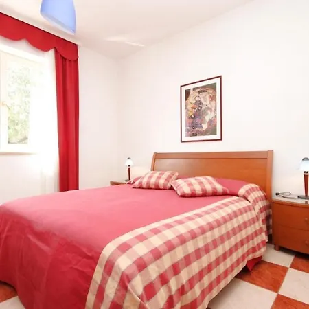 Apartman With A Parking Space - 7113 Rovinj